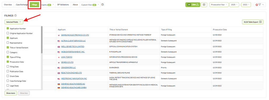 Der Tab Filings mit geöffnetem Dropdown Selected Fields, das die Spalten auflistet, die der Tabelle hinzugefügt werden können